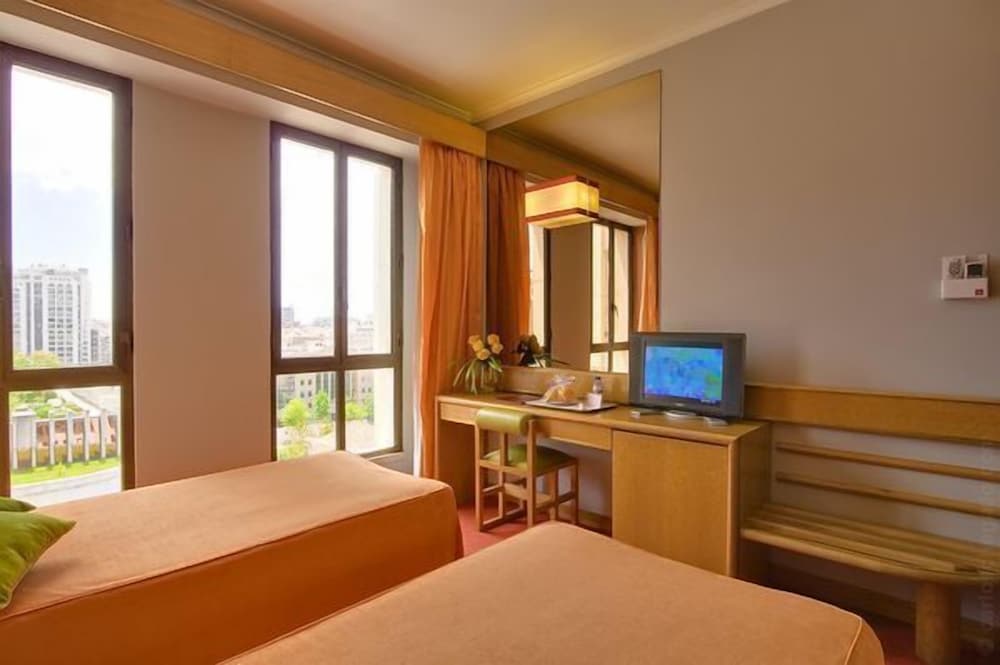 Standard Twin Room - Photo 2