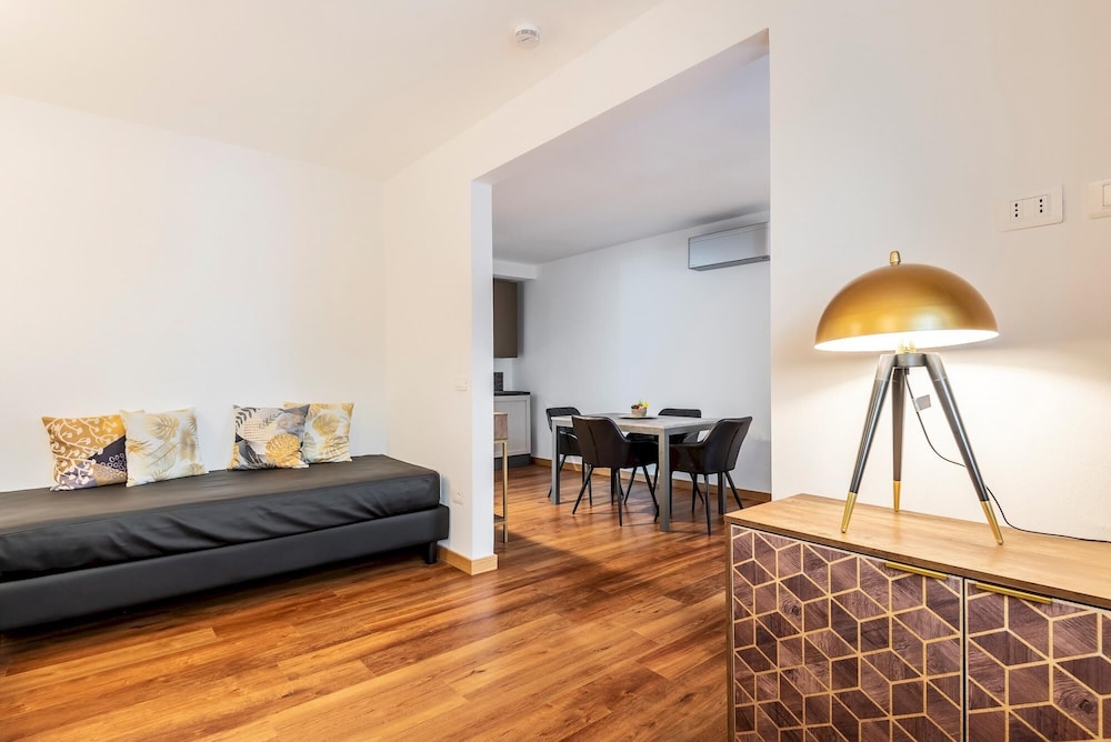 Apartment photo 2