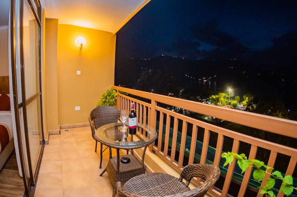 Standard Suite, Lake View - Photo 37