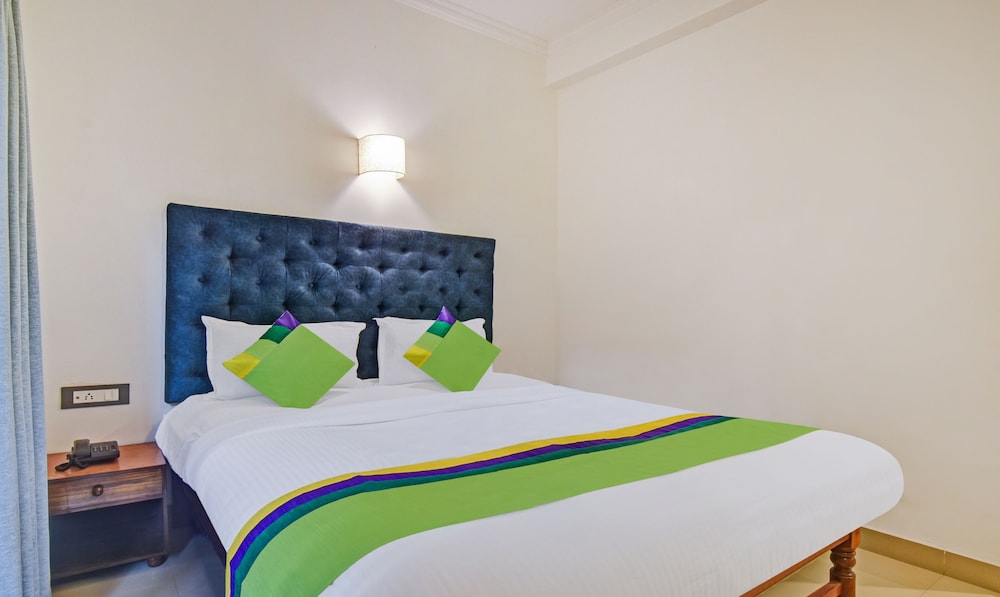 Superior Room, Pool View - Photo 11