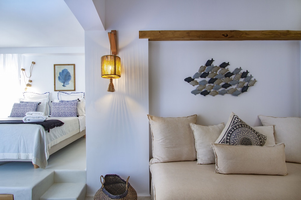 Deluxe Suite, 1 Queen Bed with Sofa bed