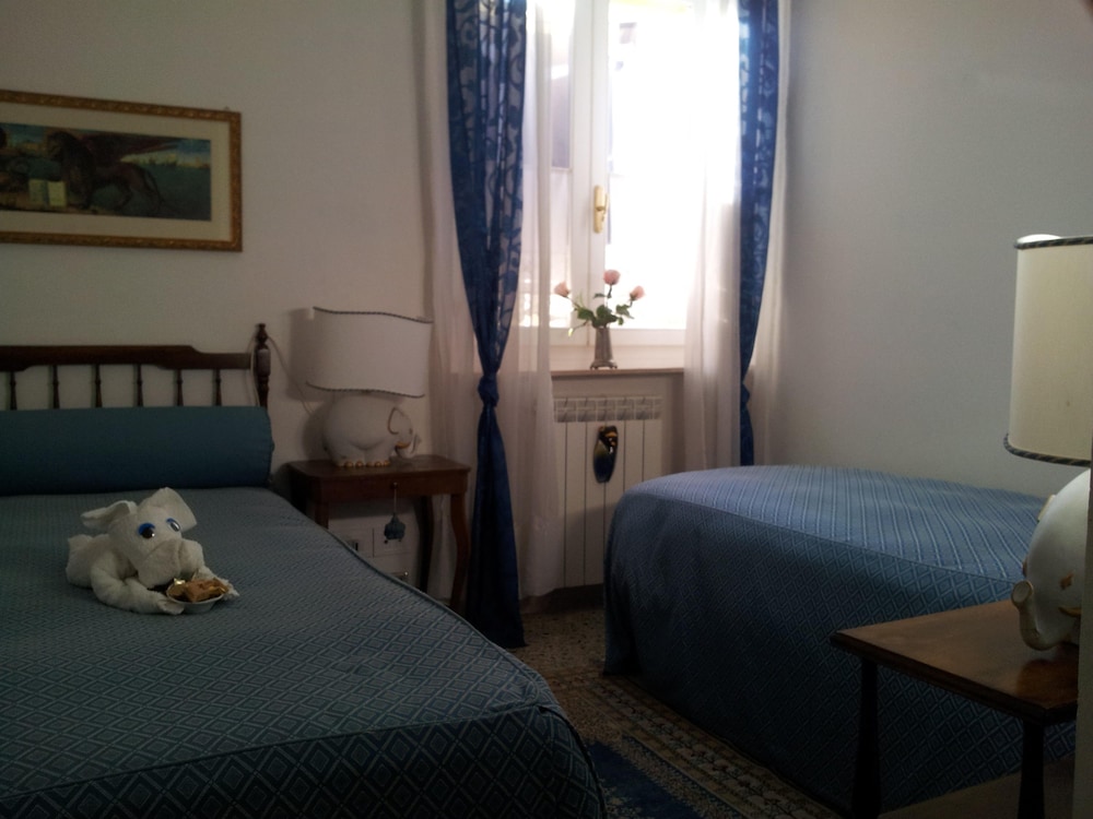 Standard Twin Room, Shared Bathroom photo 1