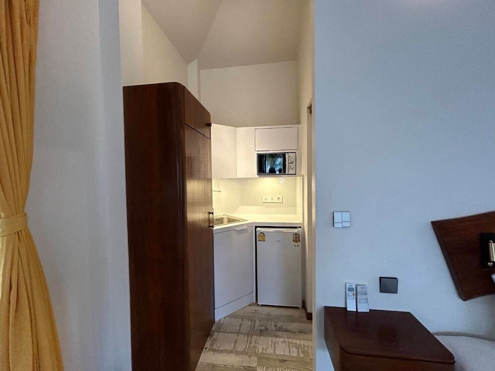 Deluxe Triple Villa with Sea View - Photo 8
