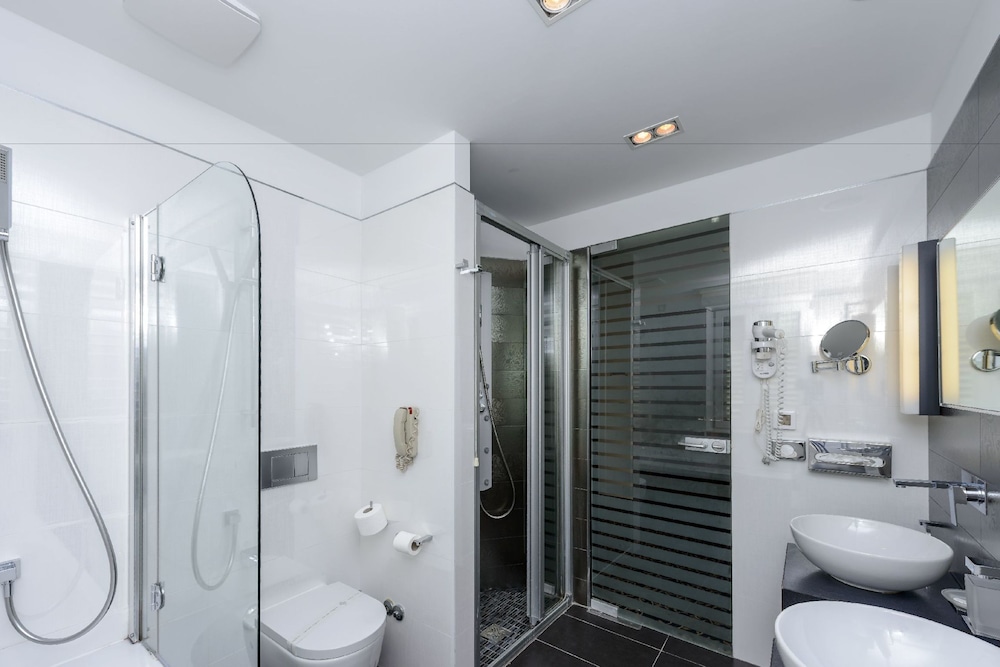 Superior Room - Photo 8