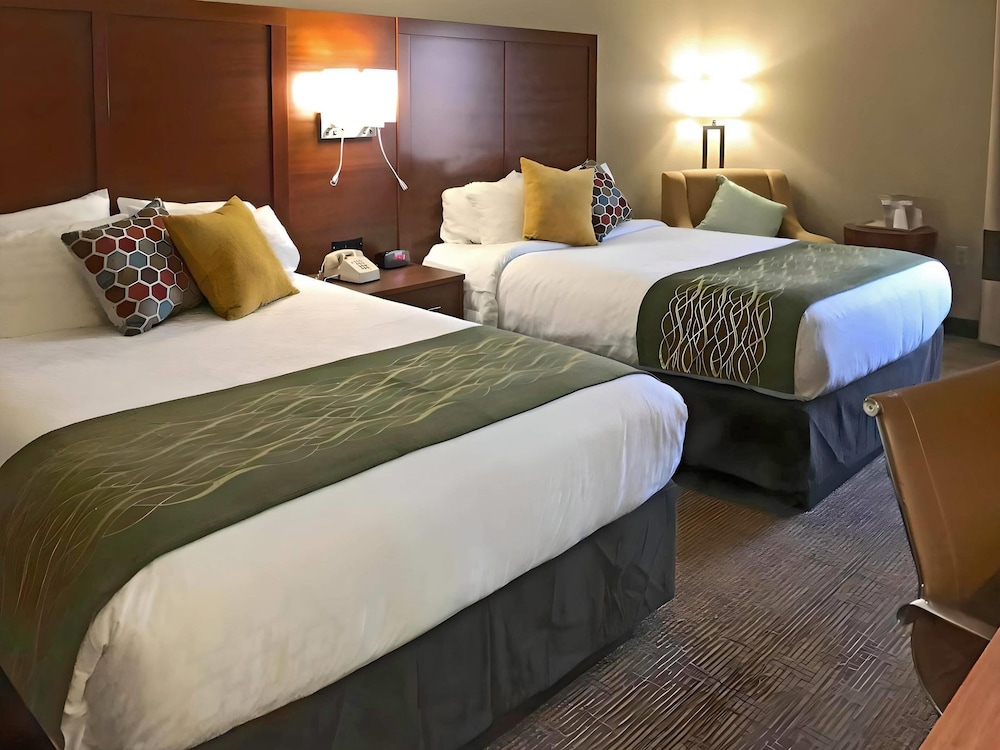 Standard Room, 2 Queen Beds, Non Smoking - Photo 1