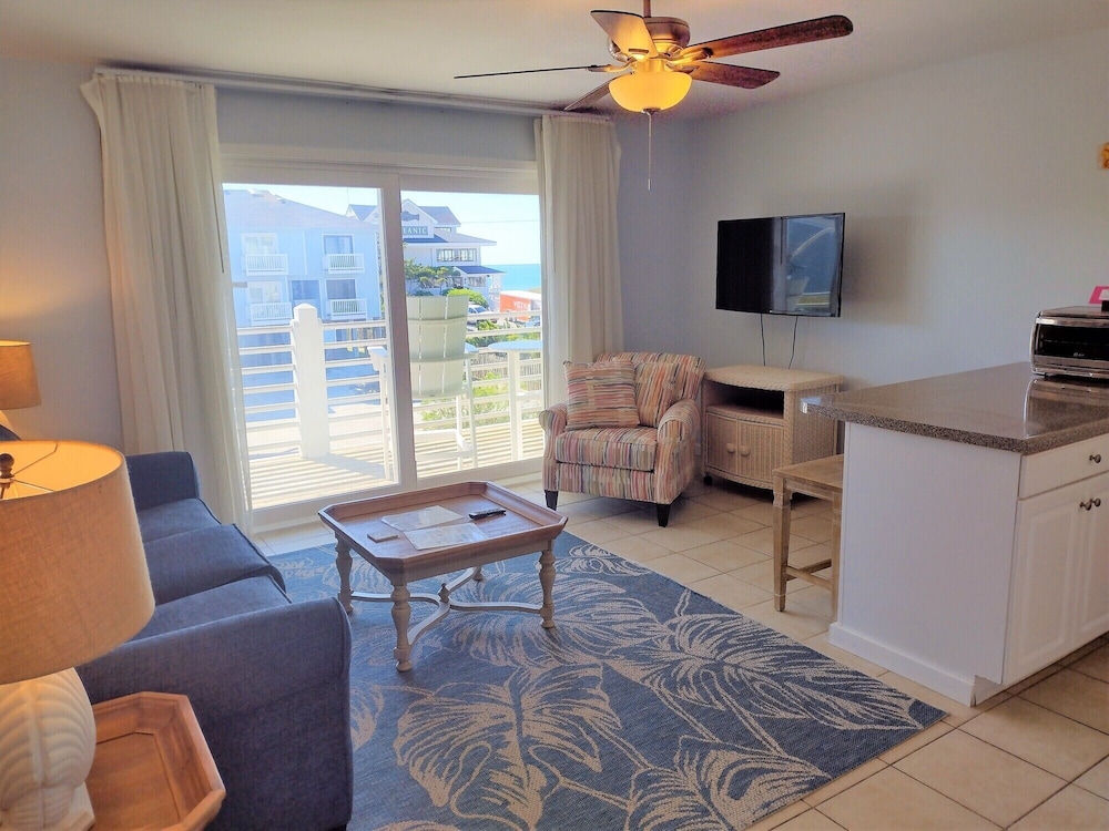 Exclusive Suite, 1 King Bed with Sofa bed, Kitchenette, Ocean View