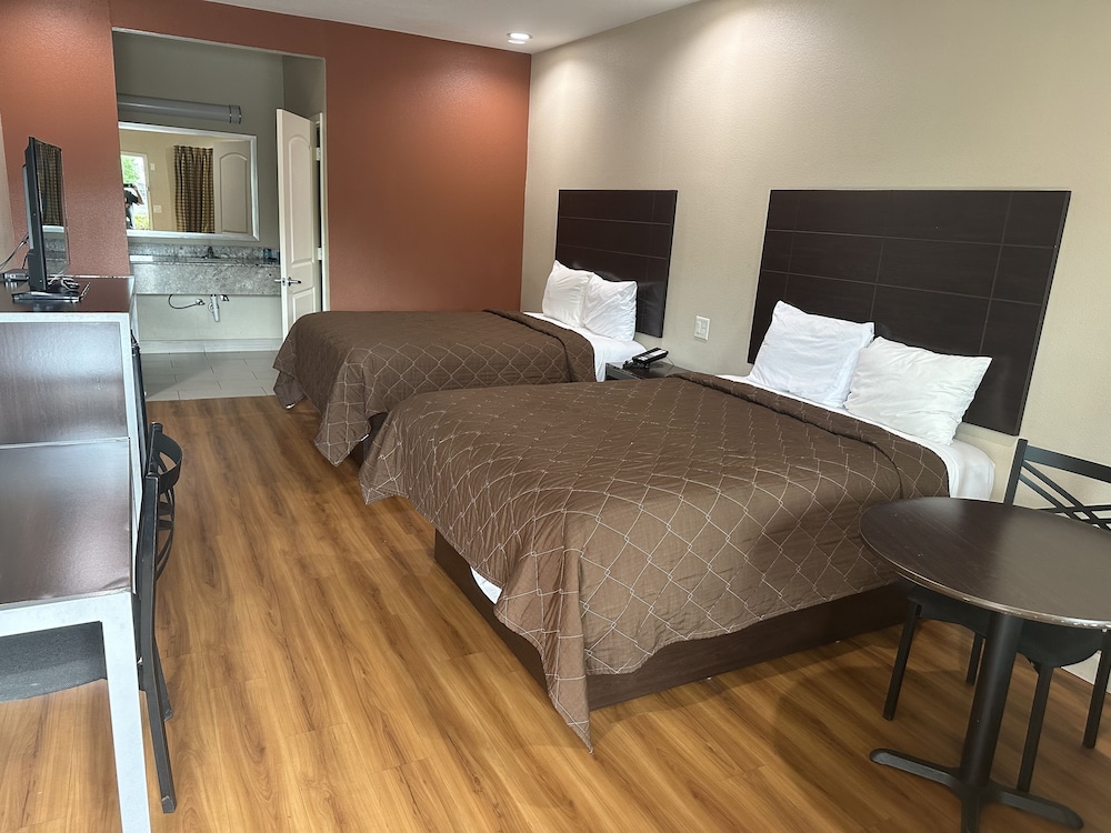 Classic Studio Suite, 2 Queen Beds