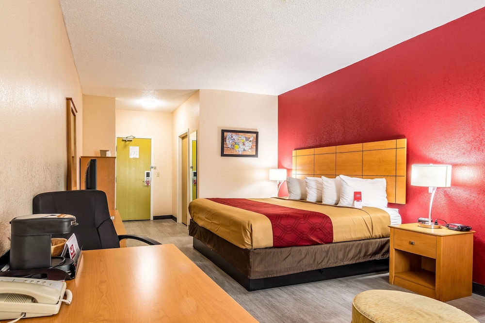 Standard Room, 1 King Bed, Non Smoking - Photo 1