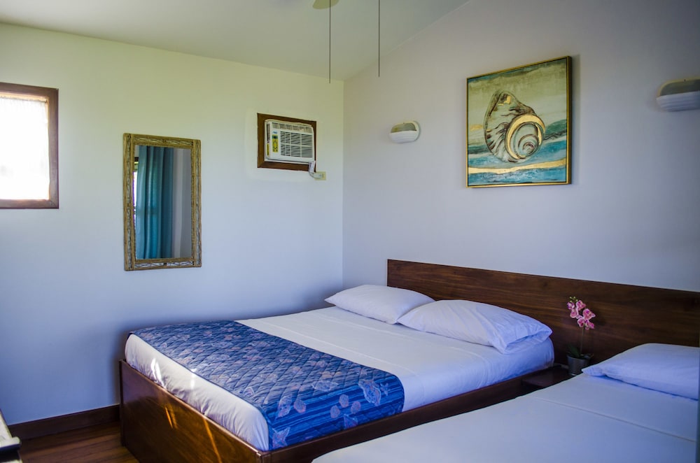 Traditional Room, 1 Queen Bed, Courtyard View photo 2