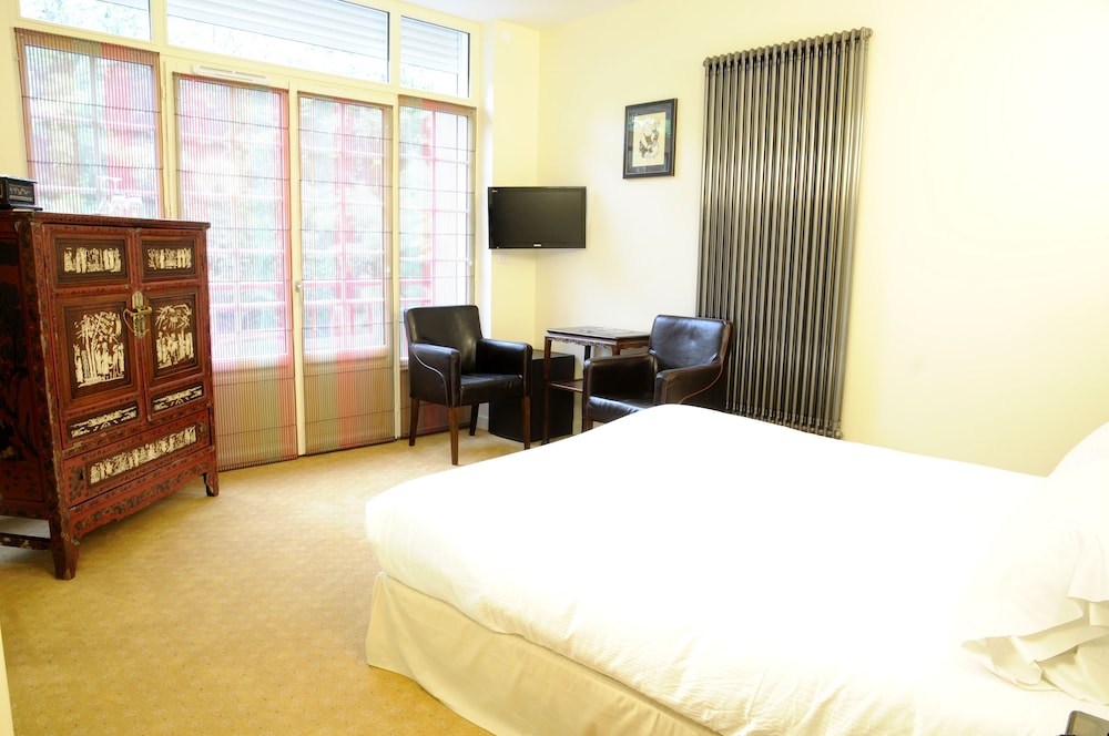 Junior Suite, 1 Queen Bed, Non Smoking, River View photo 2