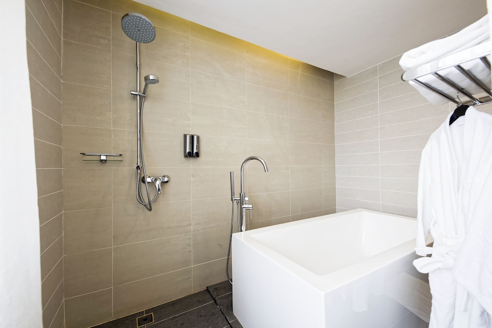Deluxe Suite - Photo 2