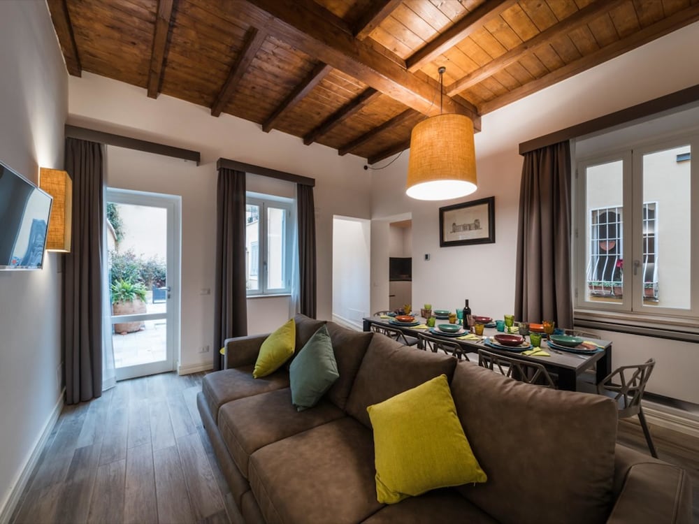 Apartment (5 Bedrooms)