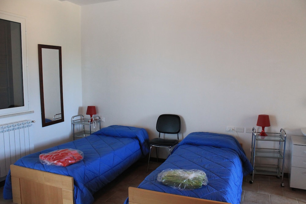 Studio, Kitchenette