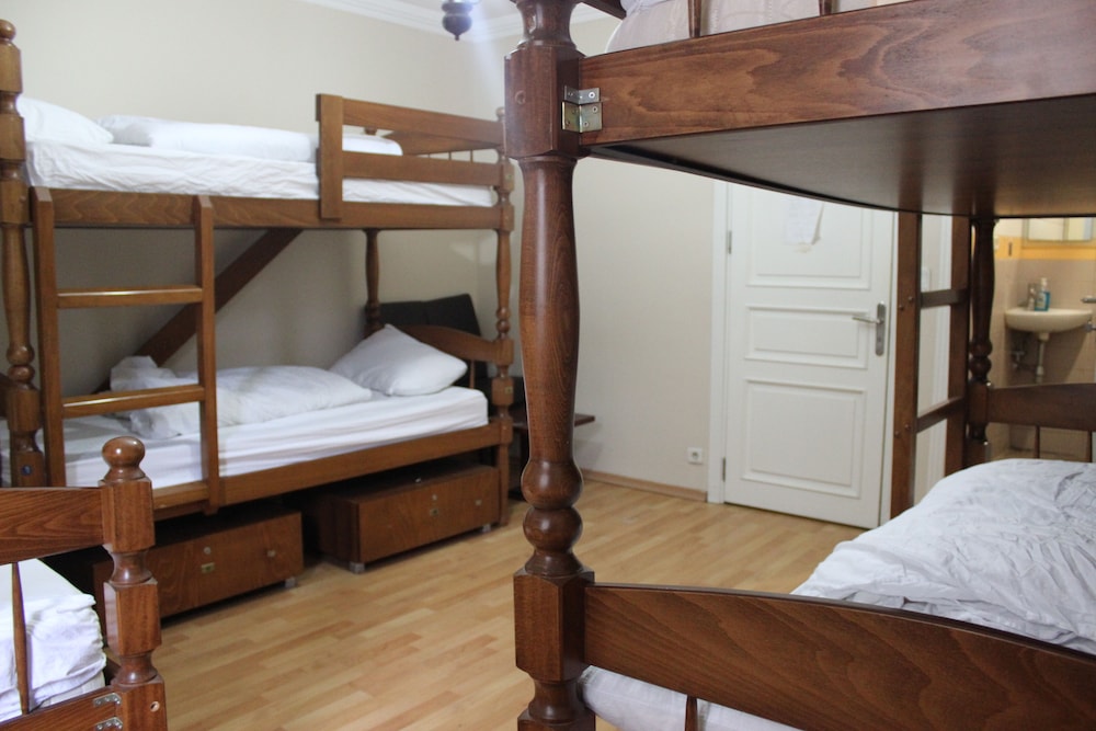 Standard Room, Multiple Beds, Private Bathroom photo 1
