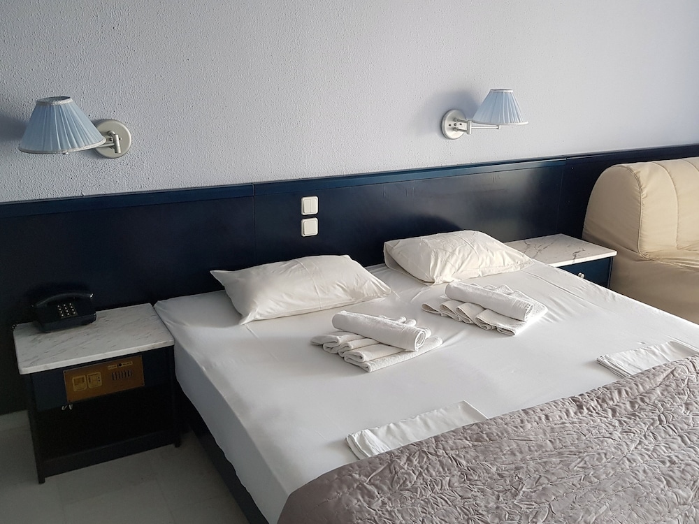 Superior Room, Partial Sea View photo 3