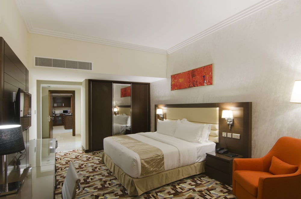 Al Murooj Suite photo 1