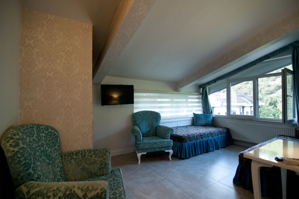 Family Room, Fireplace
