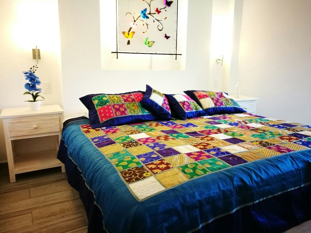 Deluxe Room, 1 Queen Bed photo 1