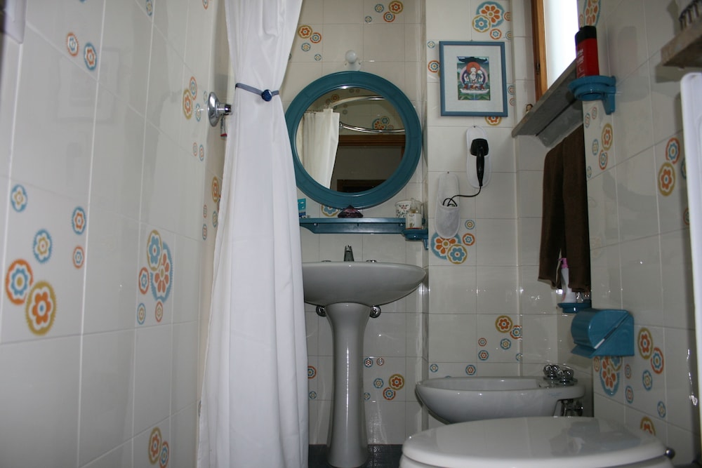 Double Room, 1 Queen Bed photo 3