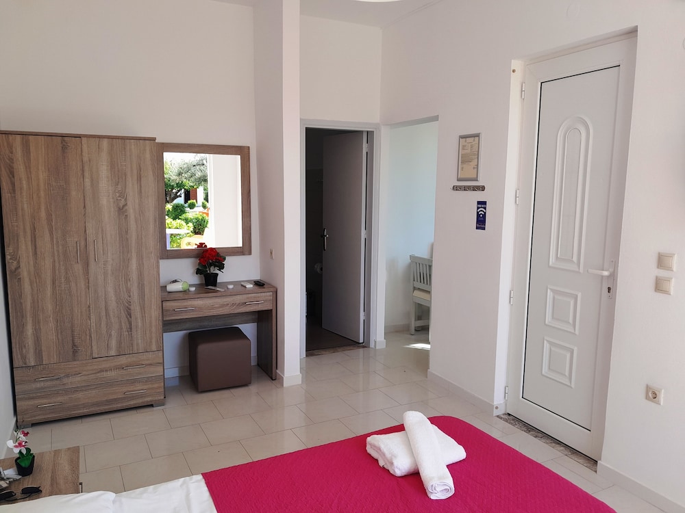 APARTMENT, 1 BEDROOM, VERANDA, GARDEN AND COUNTRY VIEW (1) photo 3