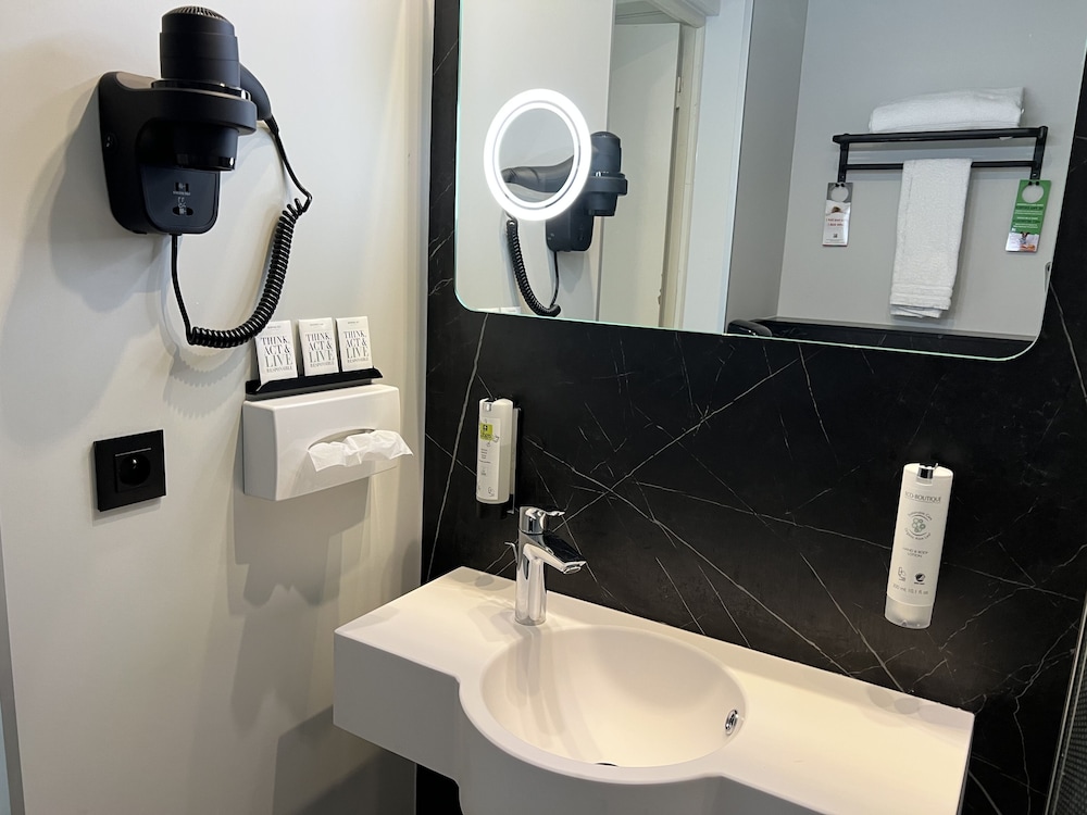 Premium Double Room - Photo 9
