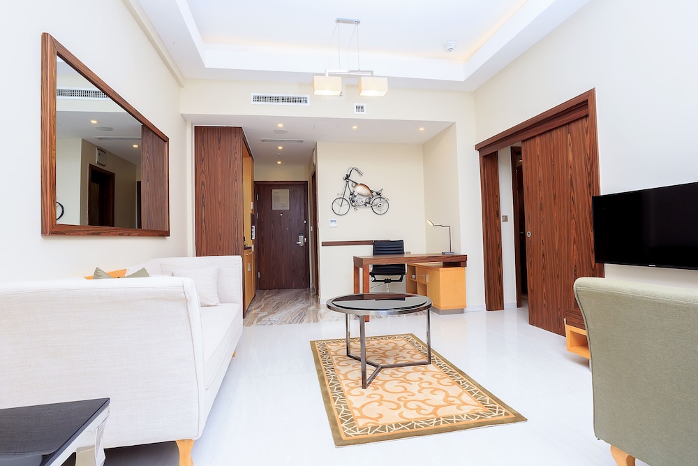 Superior Apartment, 1 King Bed, Poolside - Photo 10