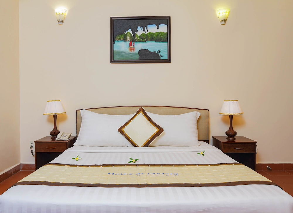 Deluxe Room, Pool View - Photo 2