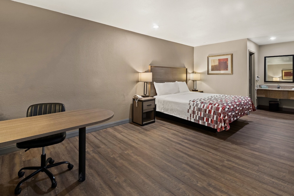 Suite, 1 King Bed with Sofa bed, Non Smoking - Photo 1