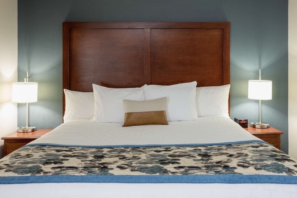 Suite, 1 Bedroom, Non Smoking (Whirlpool, Non Accessible) - Photo 2