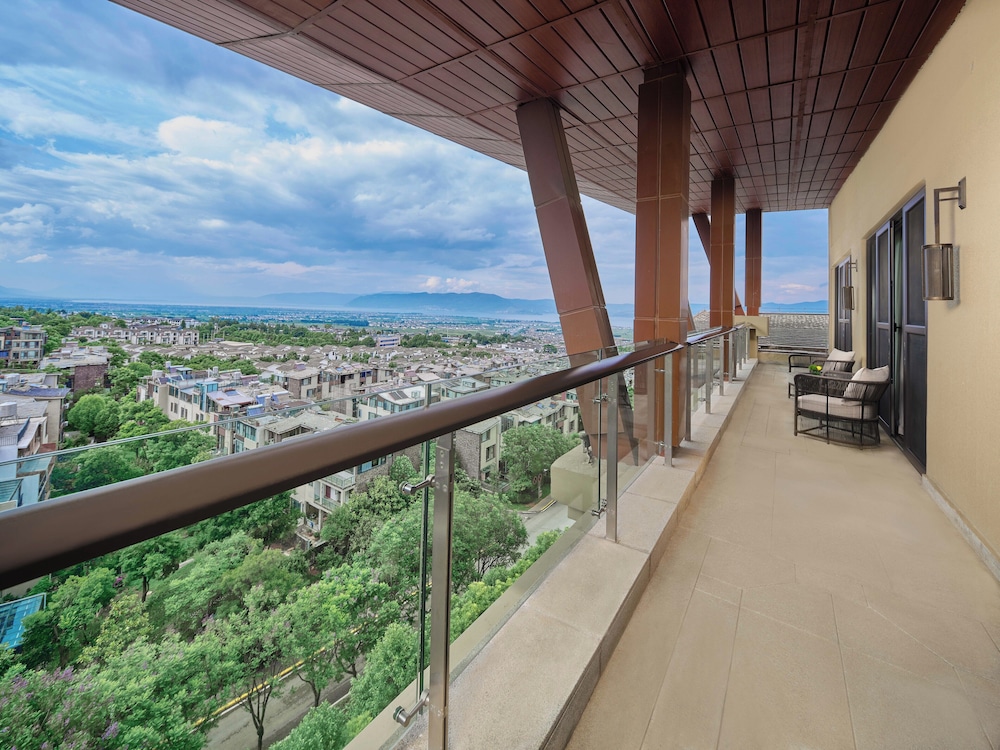 Premier Suite Lake view Room