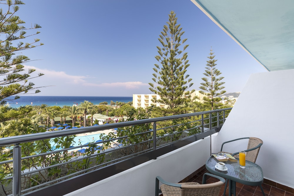 Double or Twin Room, Sea View - Photo 6