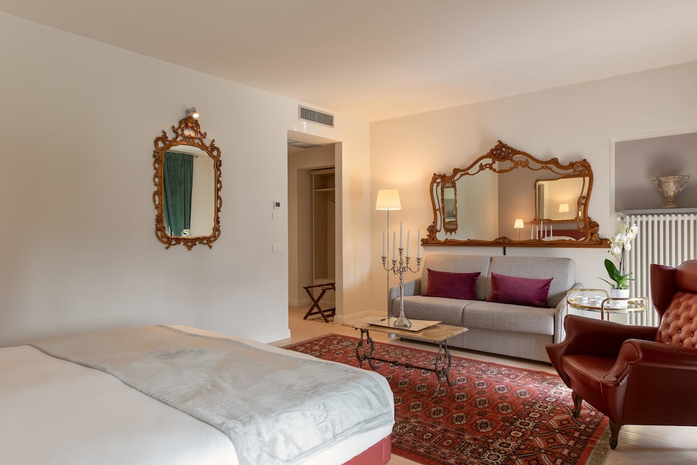 Grand Double Room, City View photo 3