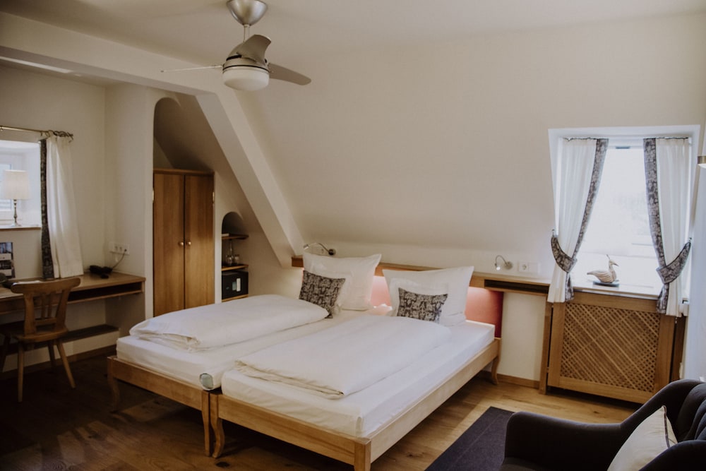 Classic Double Room, 1 King Bed photo 1