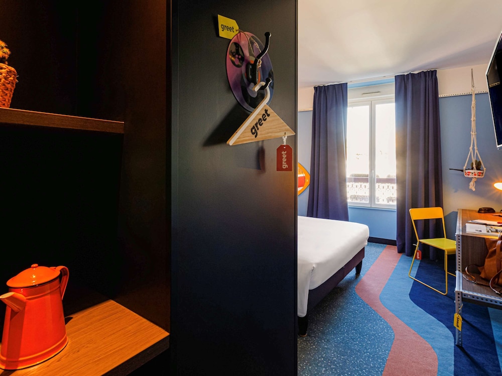 Standard Room, 1 Double Bed (Pop) thumbnail 5