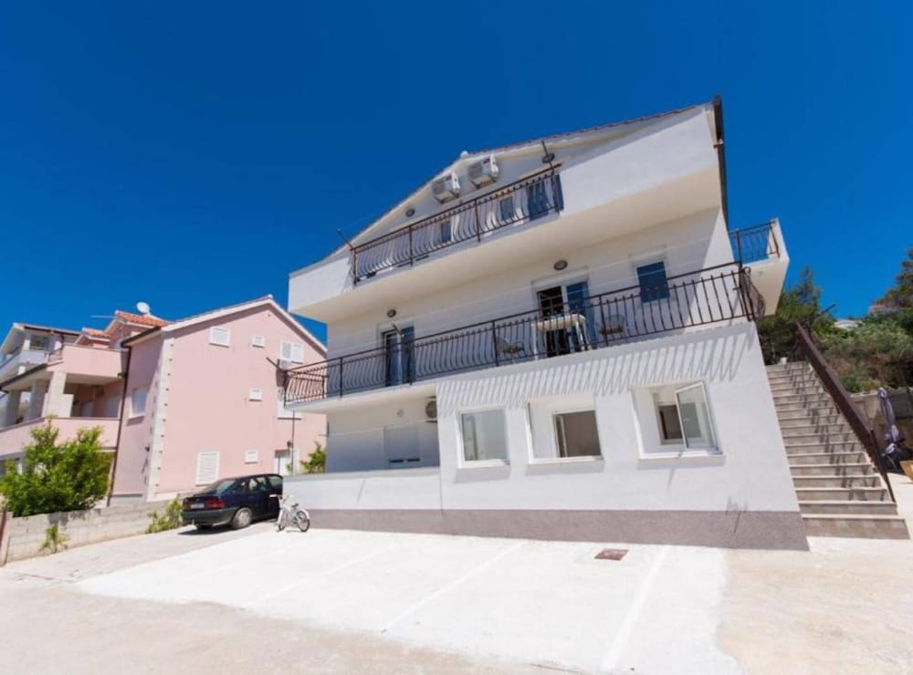 Apartment (Two Bedroom Apartment with Terrace)