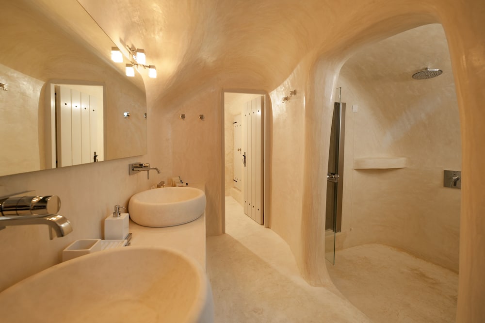 Kapari Honeymoon Suite with Indoor Hot tub, Private Terrace & Caldera View - Photo 7