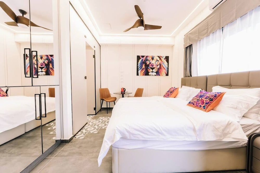 Superior Studio, 1 King Bed