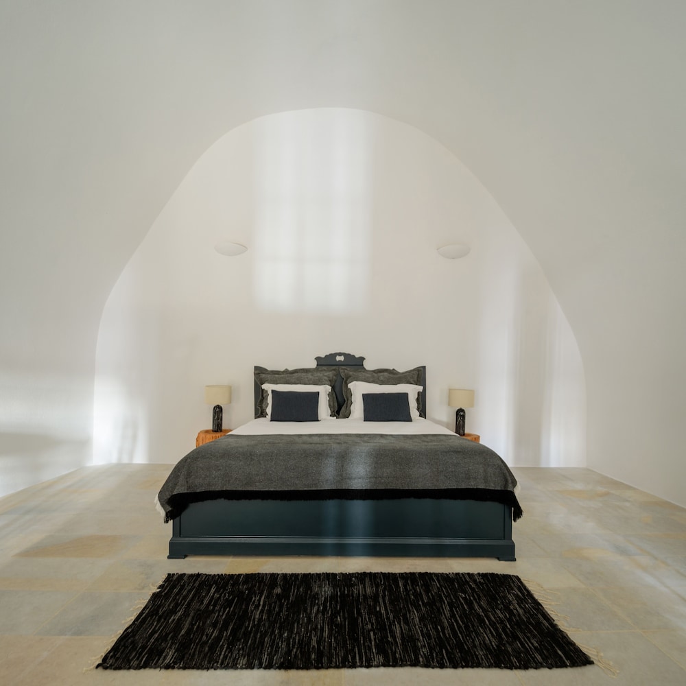 Cave One-Bedroom Suite photo 2