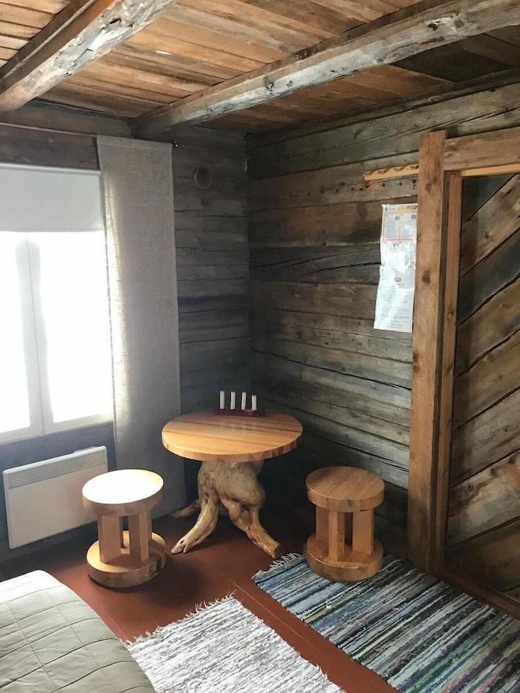 Economy Tree House photo 2