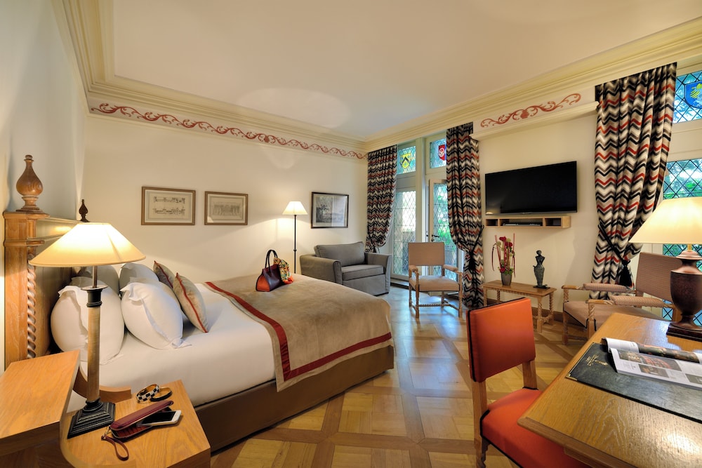 Junior Suite, 1 King Bed with Sofa bed - Photo 1