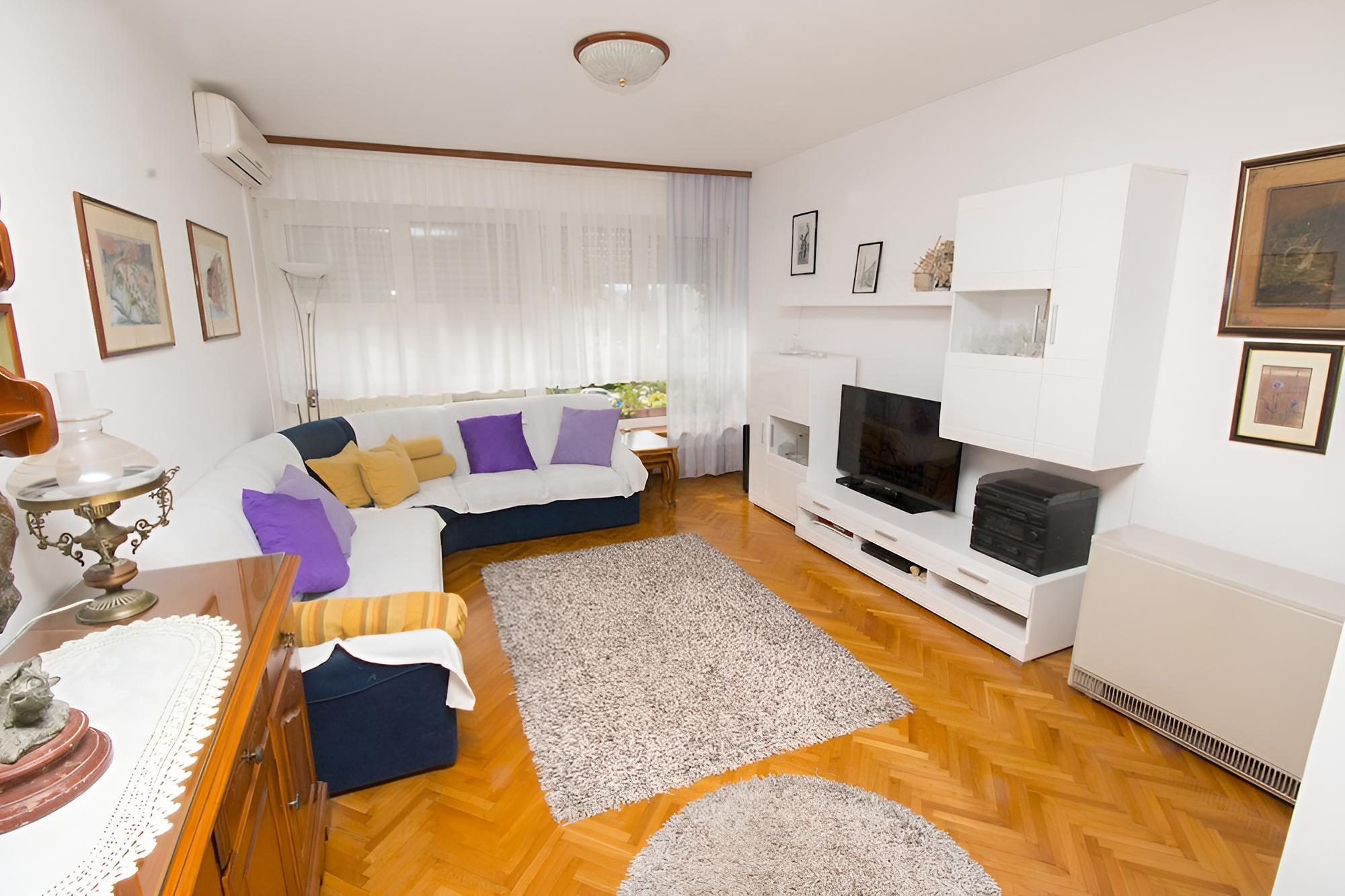 Apartment (Jerko - 200 m from beach - A1(3+2))