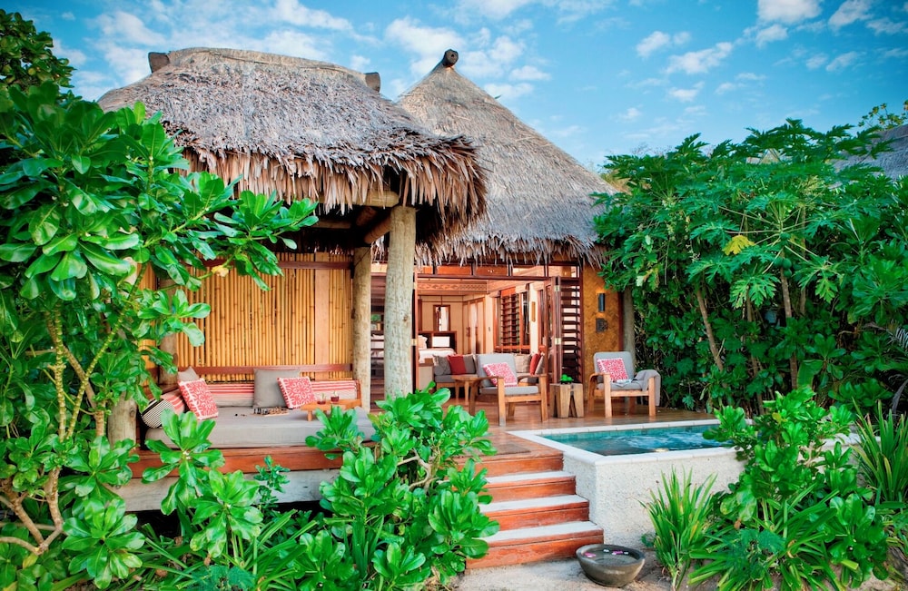 Deluxe Beachfront Bure