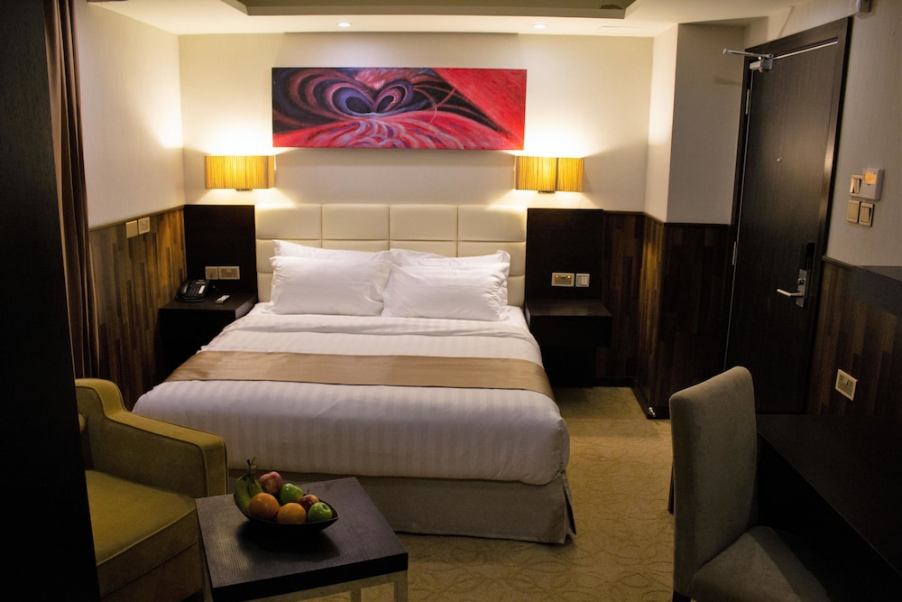 Deluxe Room, 1 King Bed - Photo 3