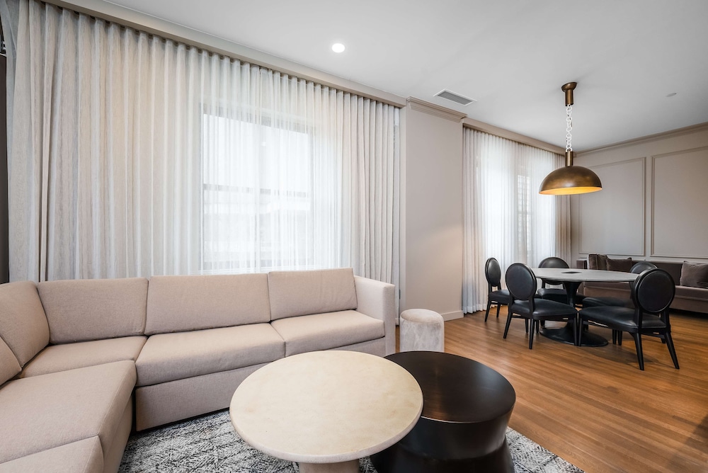 Room, 1 Bedroom, Accessible (Mobility & Hearing, Roll-in Shower) photo 3