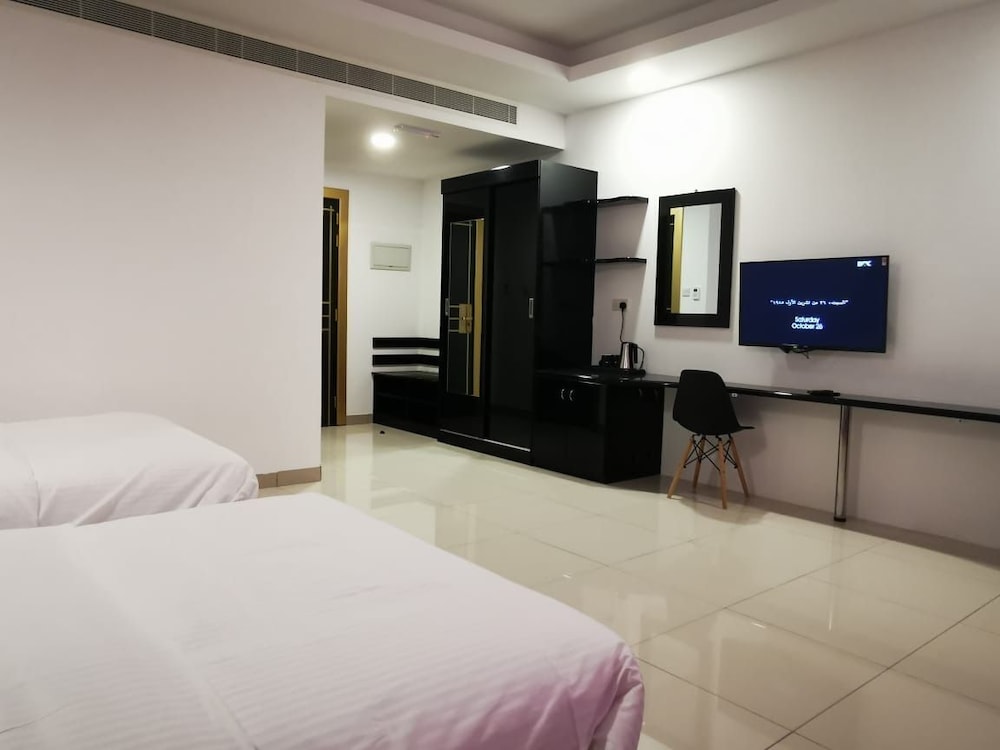Standard Twin Room, 2 Twin Beds, Smoking, City View - Photo 5