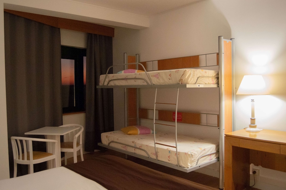 Family Room, Multiple Beds, Non Smoking photo 2