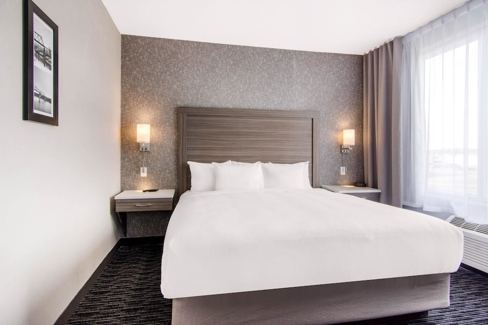 Suite, 1 King Bed with Sofa bed, Non Smoking (Sunken Bath Tub) photo 2