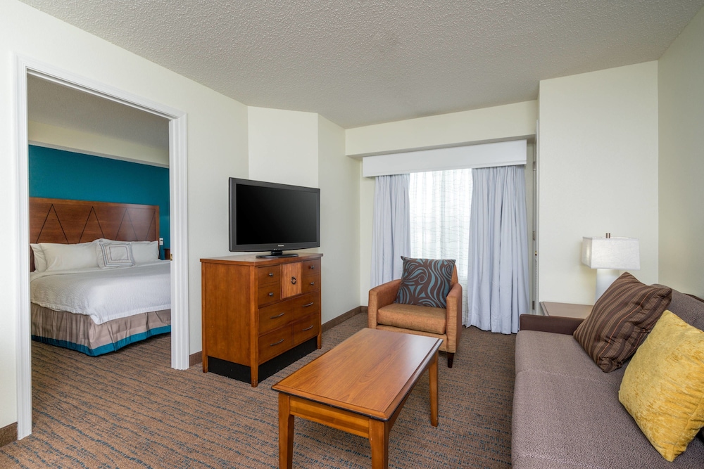 Suite, 1 Bedroom - Photo 2