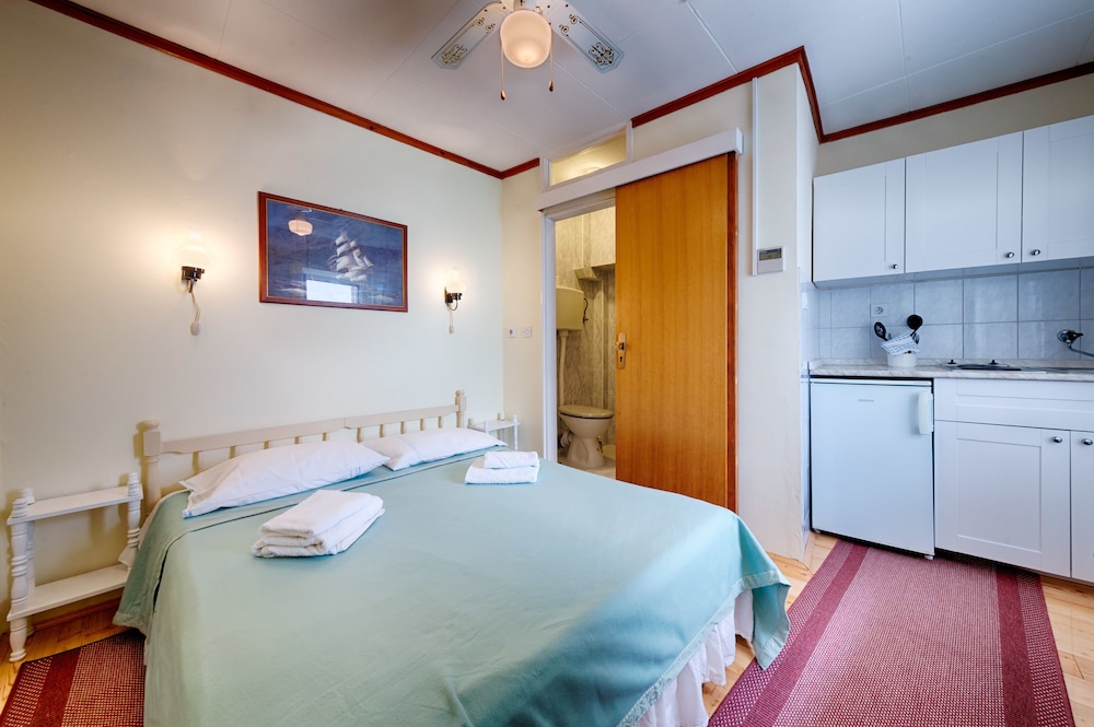 Basic Studio Apartment for 2 people photo 1