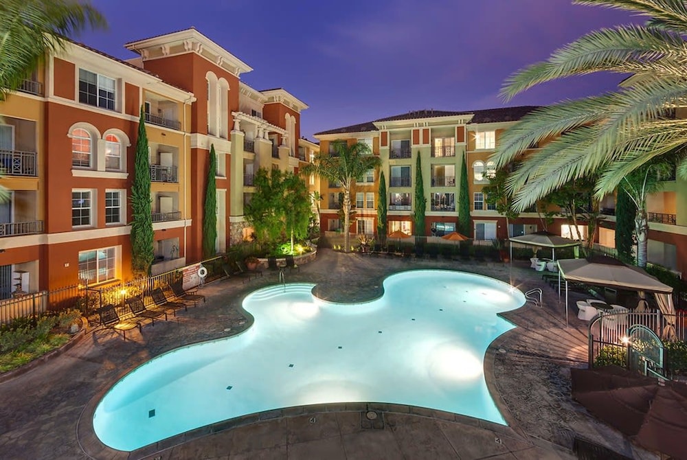 Cozy 2-br Home Near Disneyland Pool Hot Tub GYM, Φωτογραφία 14